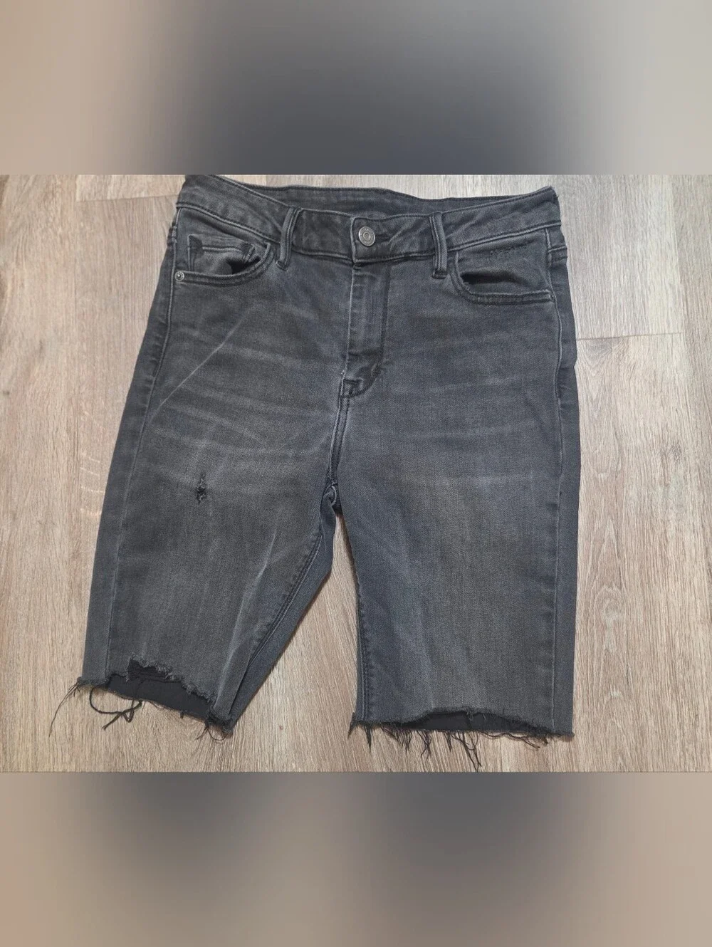 HIDDEN Jeans Black Distressed Bermuda Denim Shorts Jorts Size 28 Raw Hem